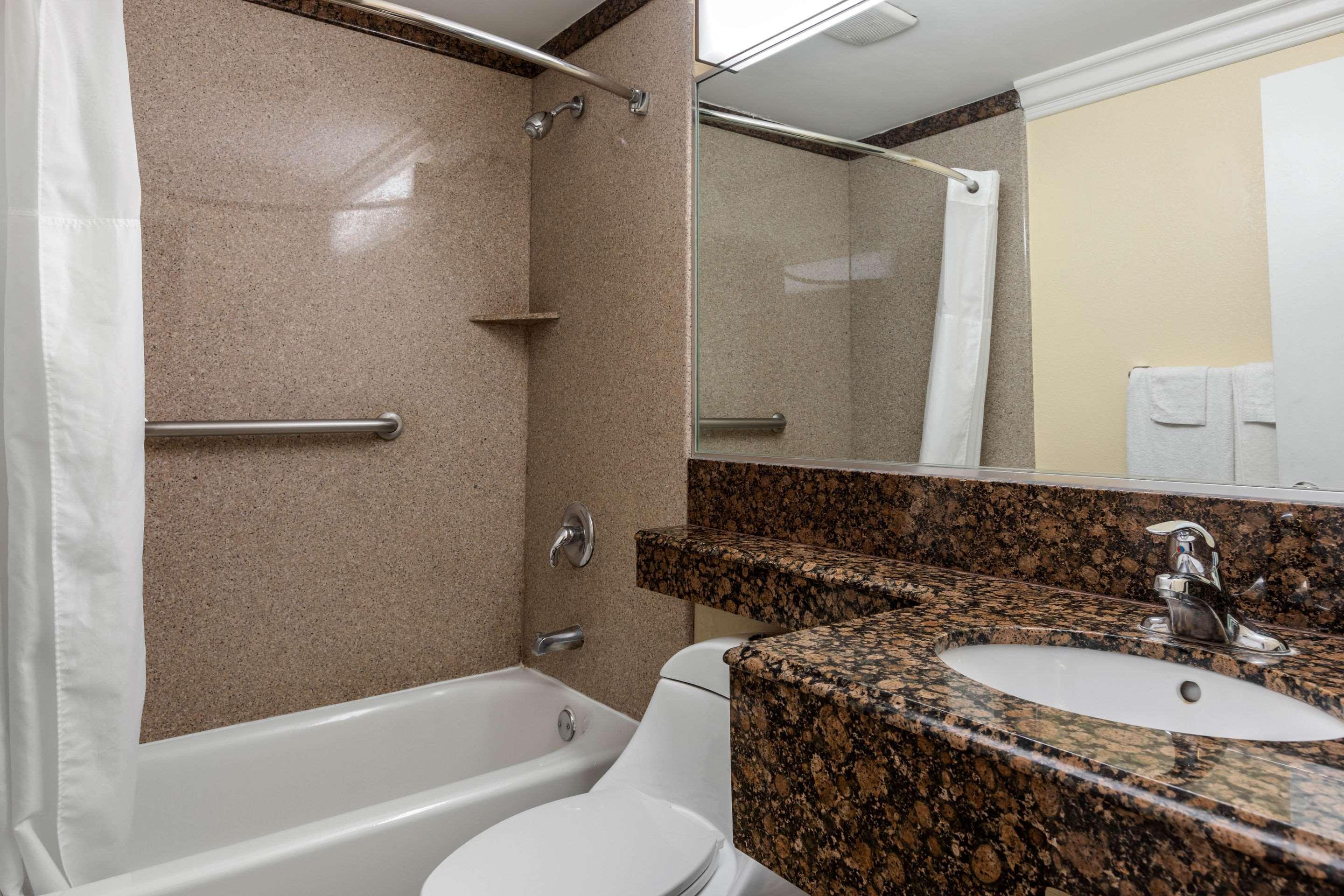 Quality Inn Lomita-Los Angeles South Bay Екстериор снимка