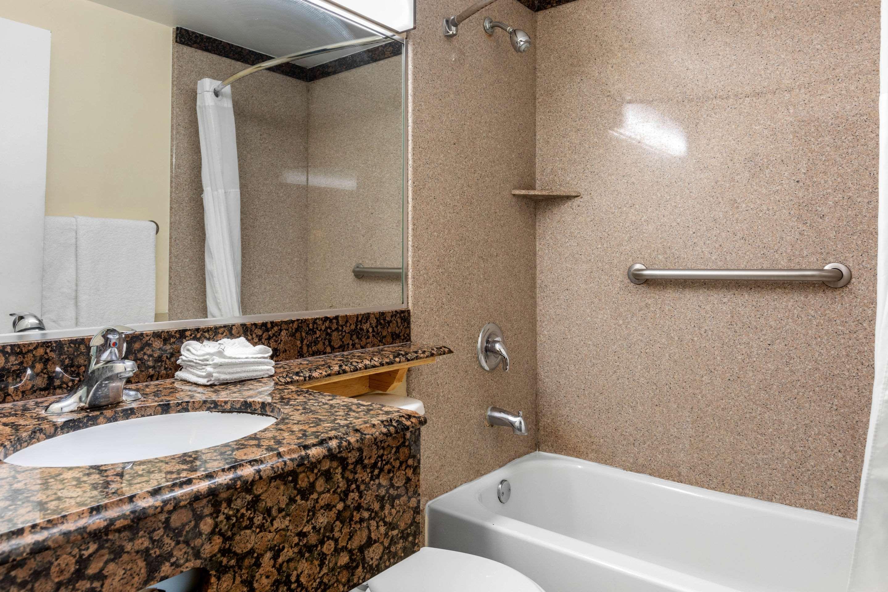 Quality Inn Lomita-Los Angeles South Bay Екстериор снимка